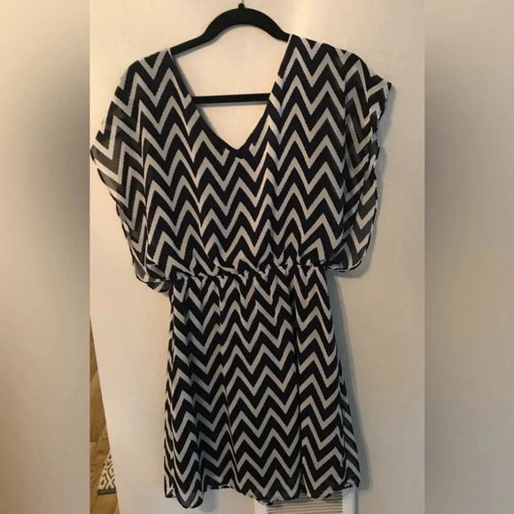 Buttons Brand Chevron Print Dress Size Medium - Picture 3 of 5